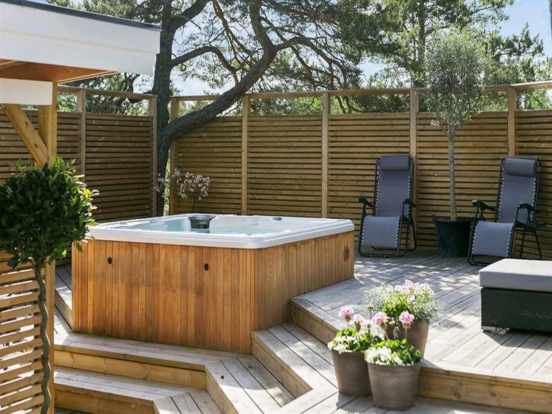 Anlaggning av tradack med badtunna Ektorp Skuruhall