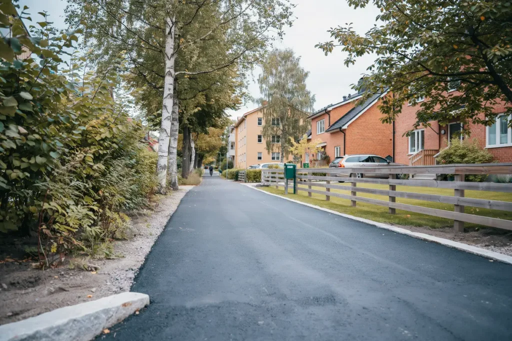 asfaltsl ggning och nytt slitlager p cykelbana i sickla nacka