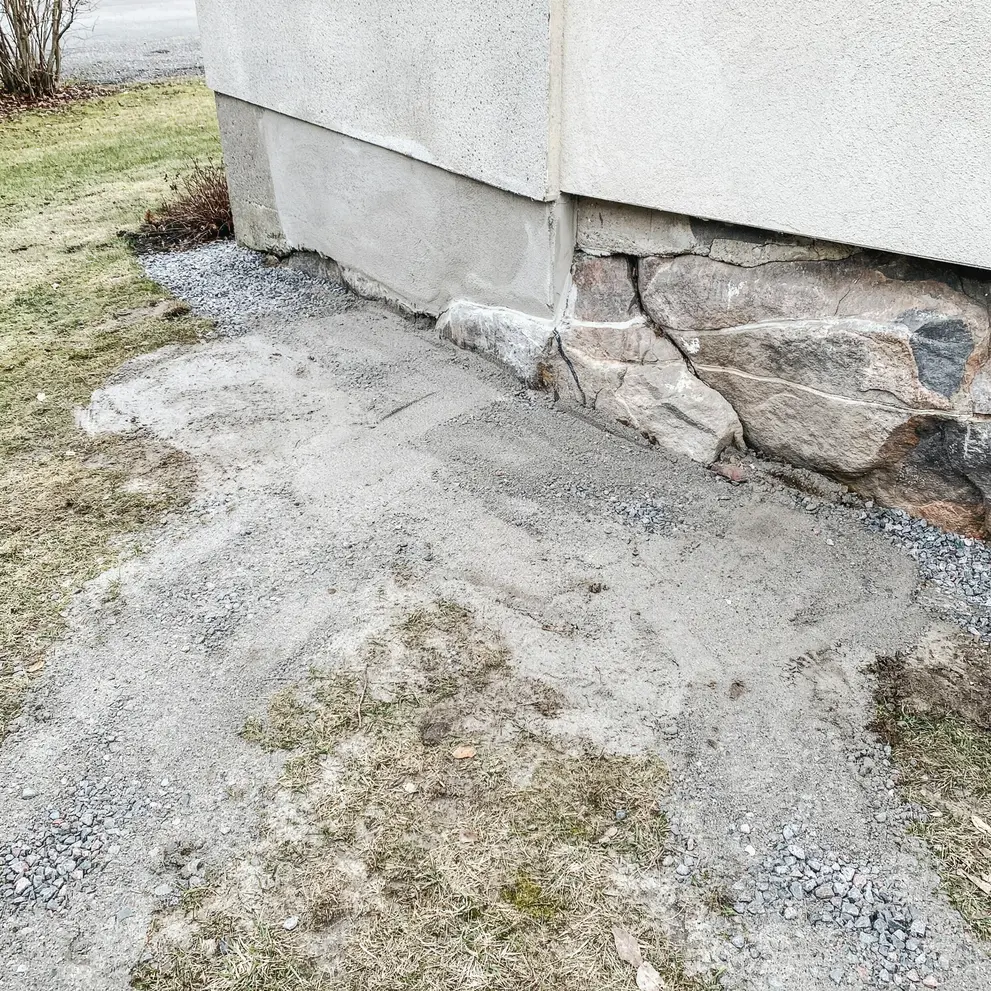 betonglagning tata sprickor i berg nacka